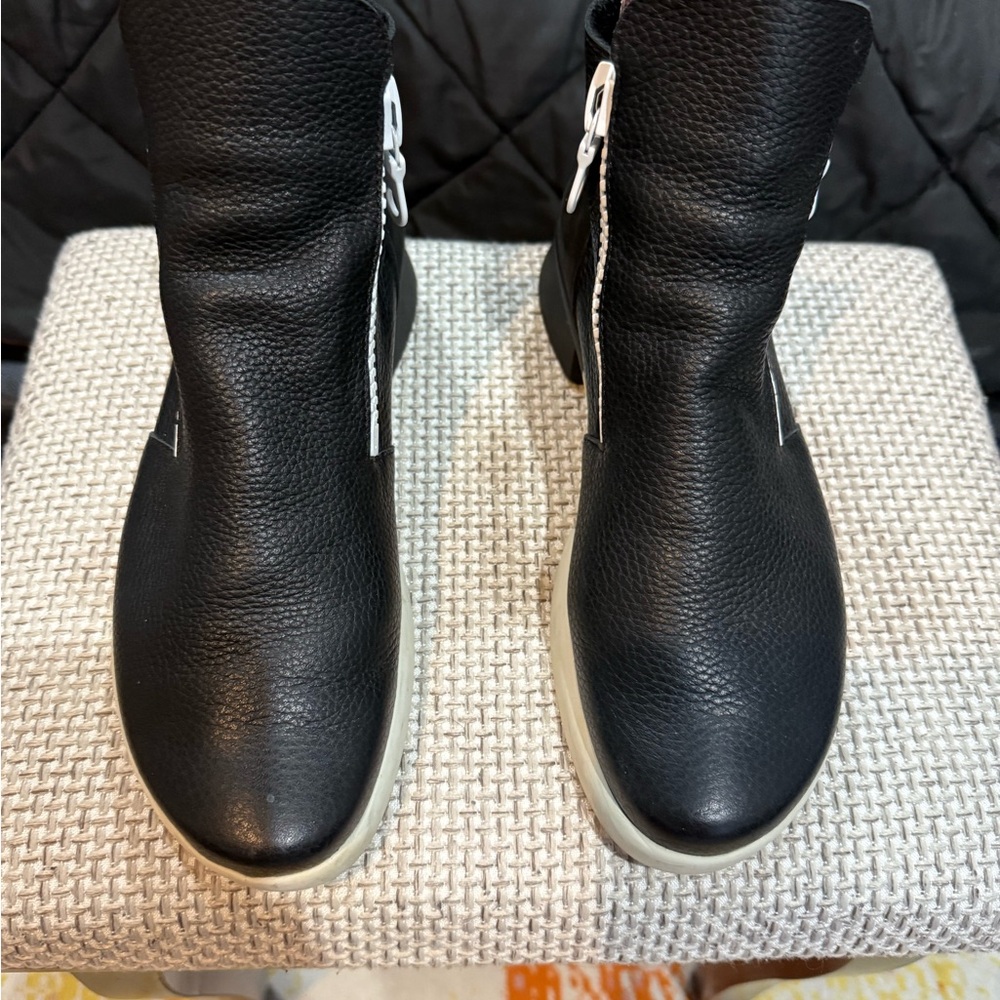 Arche black leather boots or zipped sneakers EU 38